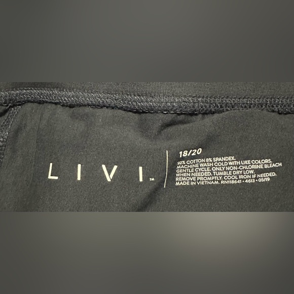 Livi Active Plus Size Capri Leggings - Picture 3 of 5